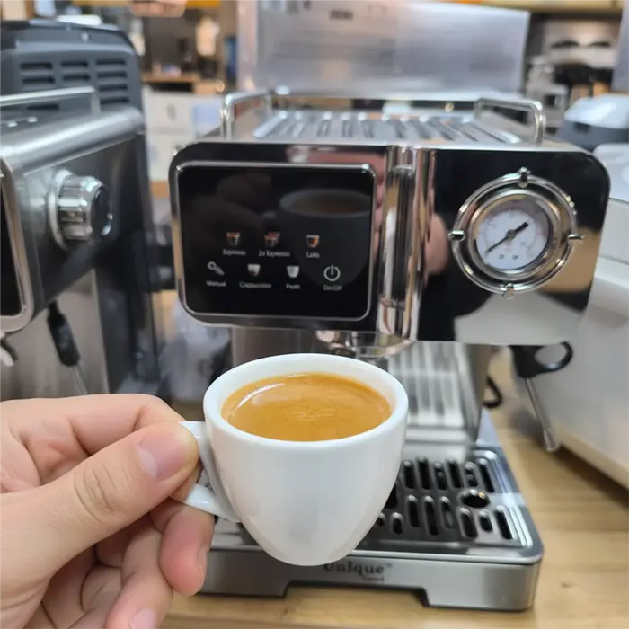 کیفیت اسپرسو با اسپرسوساز نیمه صنعتی خانگی یونیک لند 20 بار